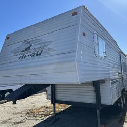 2000 Nomad trailer 5th wheel