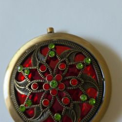 Compact / Mirrors Inside