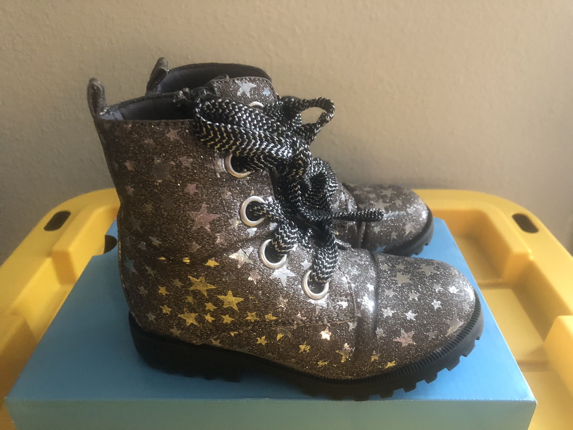 Girls Booties Shoes Black With Stars Size 9