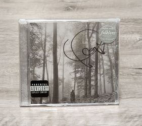 VERY RARE TAYLOR SWIFT FORKLORE SIGNED CD FROM MEXICO DISTRIBUTOR W/❤️ SHAPED SIGNATURE @🔥🎁🔥