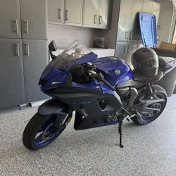 2023 YAMAHA YZF-R7