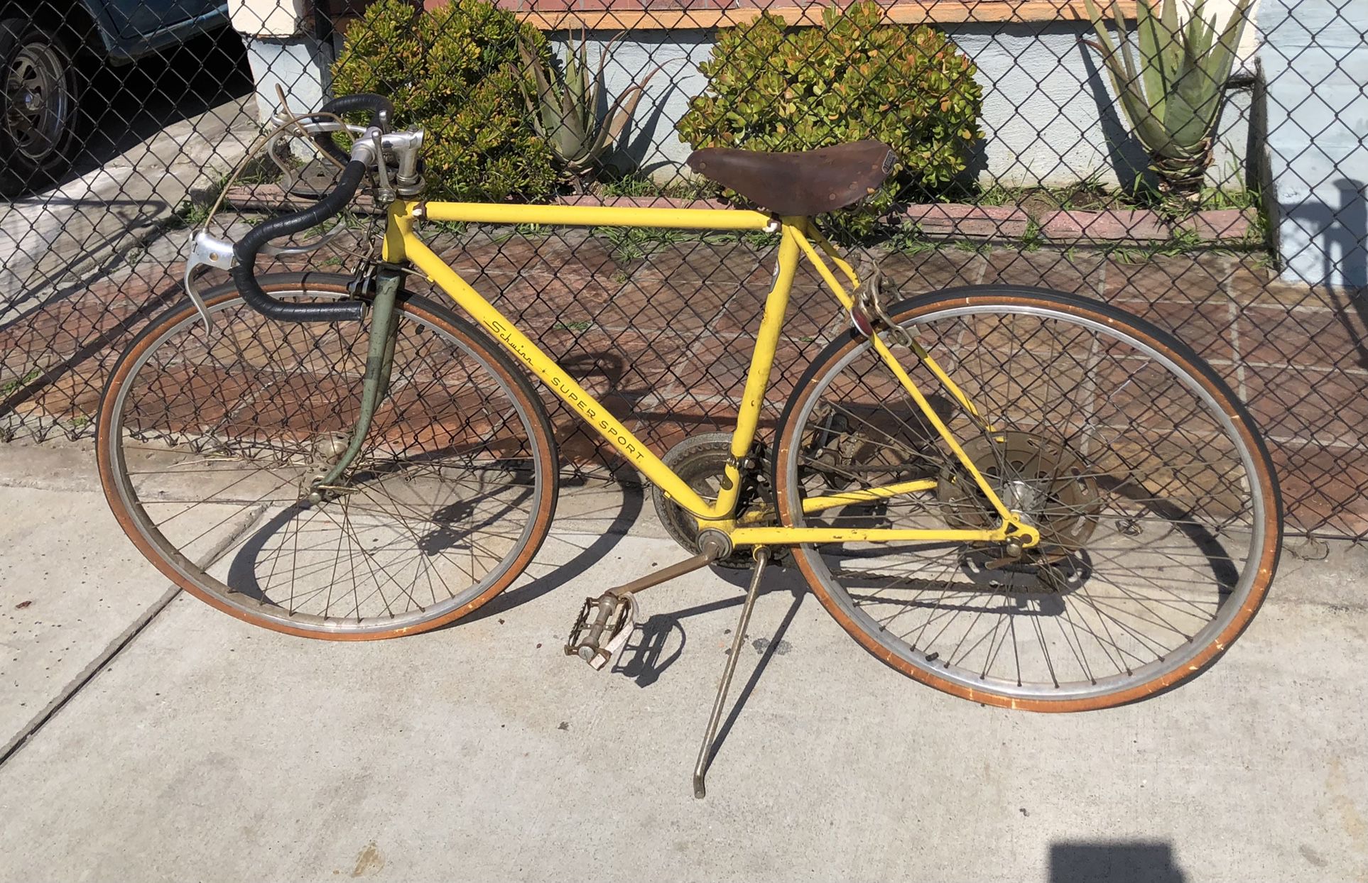 Vintage Schwinn Supersport Chicago Yellow Bicycle 10 Speed Bike 1970s