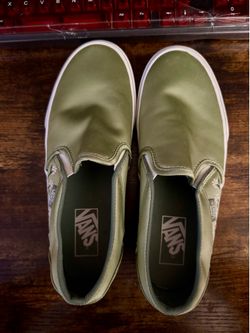 Green Vans w/ White Embroidered Flowers Slip-on Sneakers