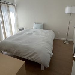 Casper Qeen Size Mattress & Casper Bed Frame 