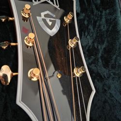 GUILD F55 JUMBO GUITAR