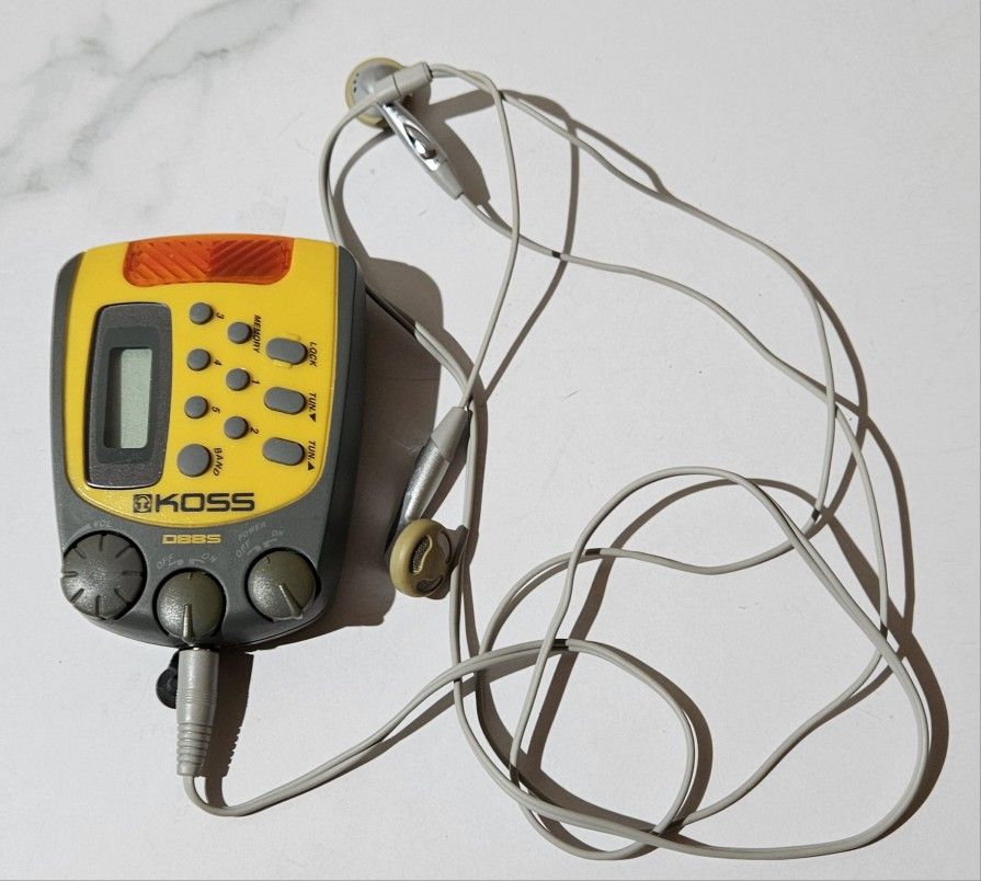 KOSS PP257 Sports Armband Digital AM/FM Radio DBBS + Earbuds. (NO Armband)
