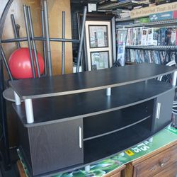 TV STAND/ 32" TV/REMOTE CONTROL! MUST GO!