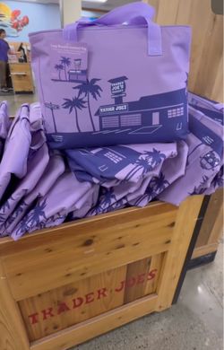 Trader Joe’s Insulated Cooler Bag Purple Rain Lavender  Reusable Large 8 Gallon bag