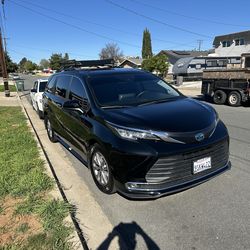2022 Toyota, sienna XLE second owner with 34,000 mile  Salvage title,  Serious buyer only please don’t lose my time  (contact info removed)