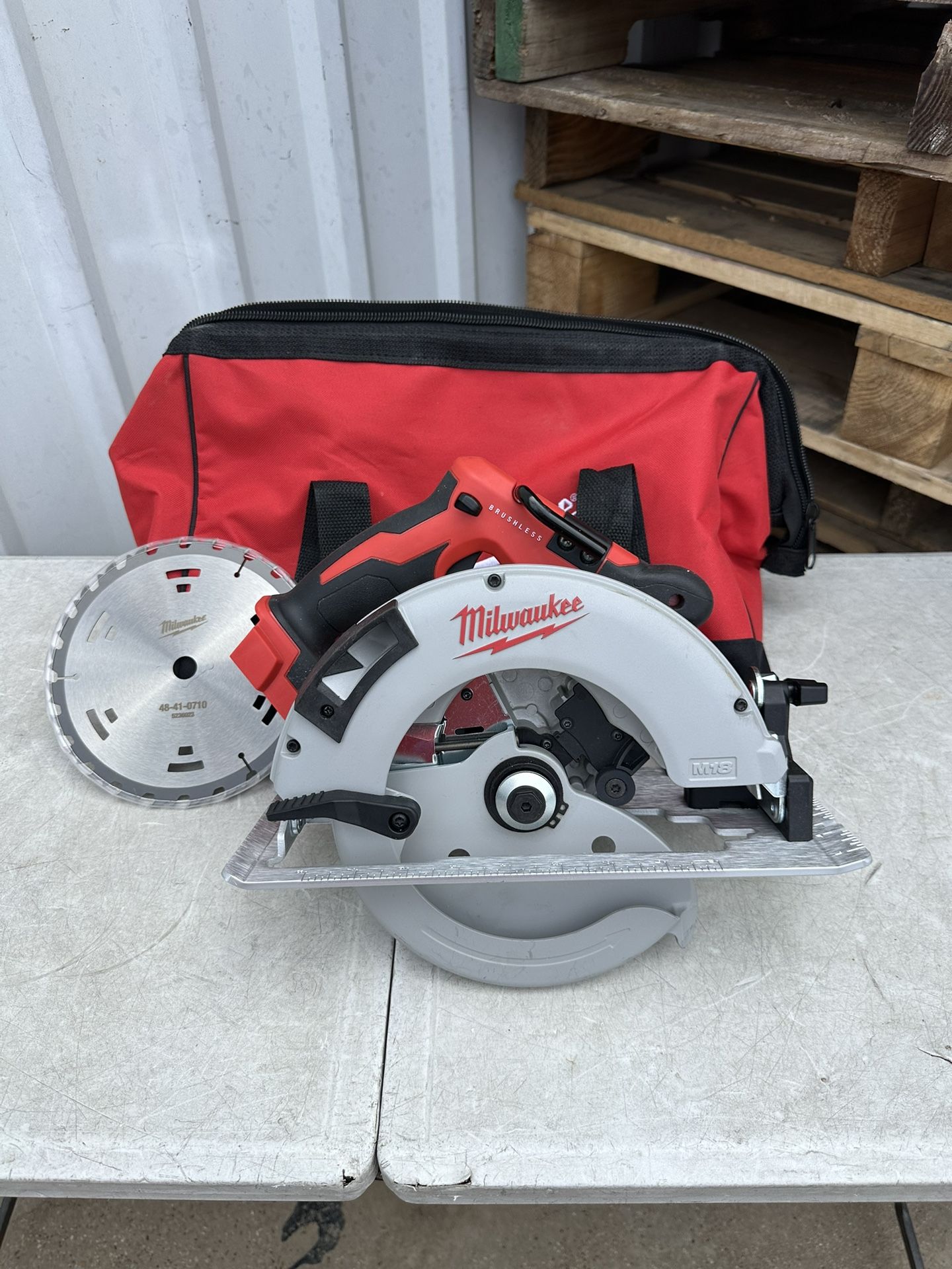 Milwaukee TOOL ONLY  M18 18V Lithium-lon Brushless Cordless 7-1/4 in. Circular Saw NEW $125
