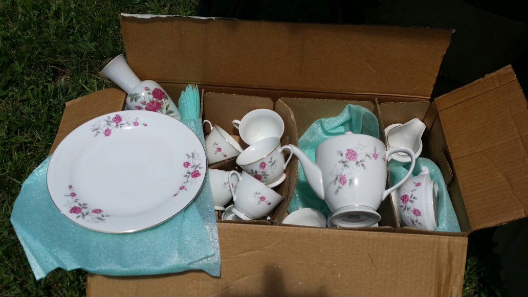 Fine China service for 8 With Pink Roses