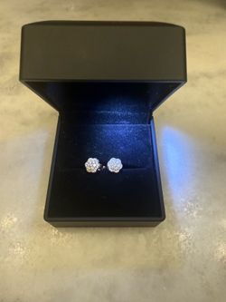14k solid gold diamond earrings featuring 0.75Cts