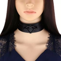 Gothic Heart All Black Choker