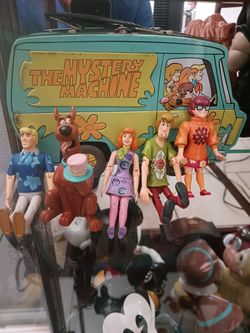 Scooby-Doo Lunch Box And Figures 
