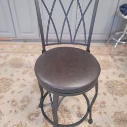 4 Metal Bar Stools With Leather Seats