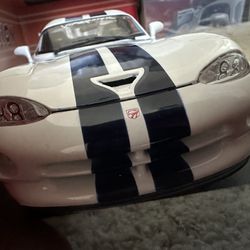 Maisto Dodge Viper GT2 special edition 1:18 scale diecast model 