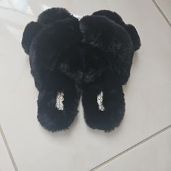 Jessica Simpson and Easy Spirit slippers