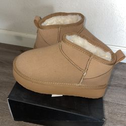 Winter Fashion Boots SIZE 7 WOMENS