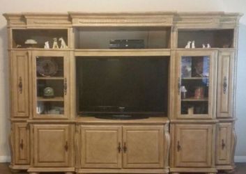 Entertainment center