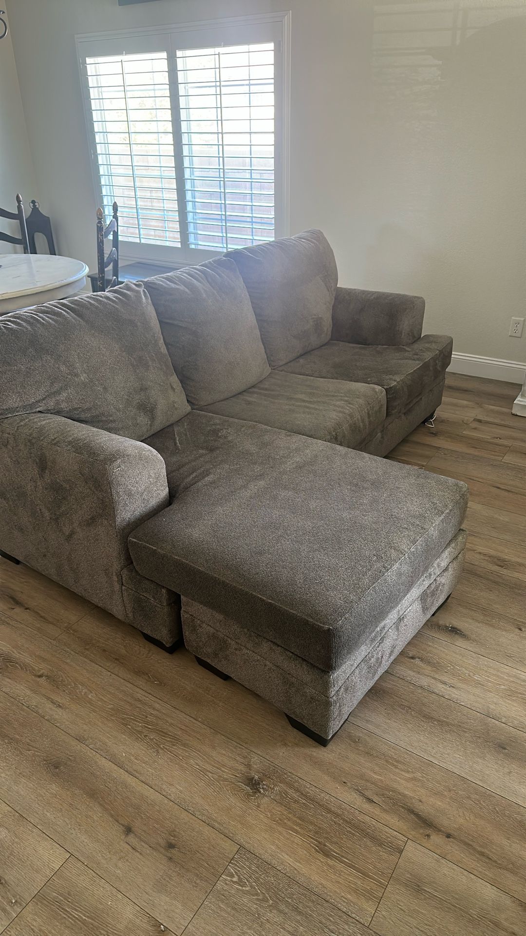 BEAUTIFUL GREYISH BROWN SECTIONAL COUCH