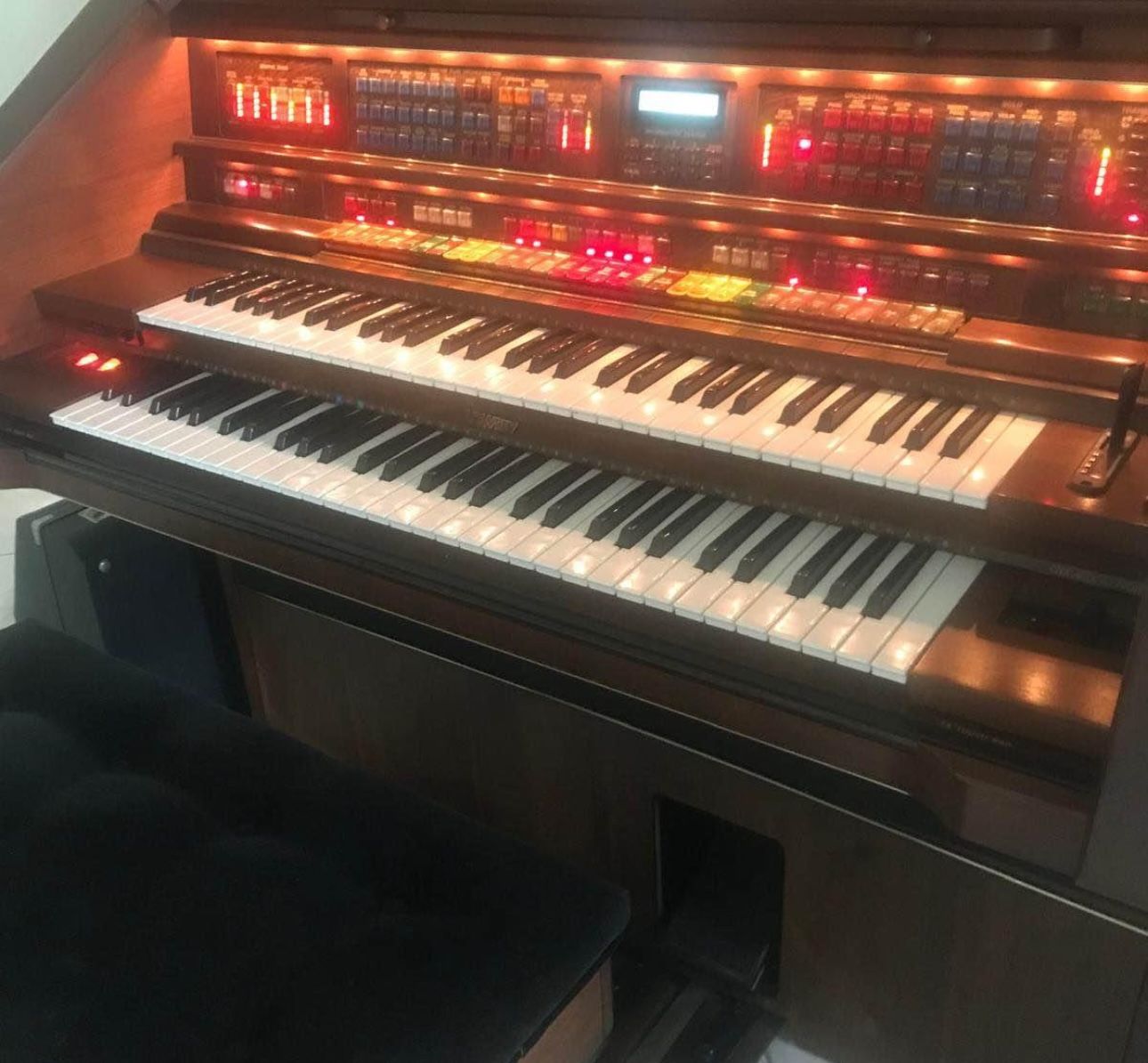 Lowrey Organ