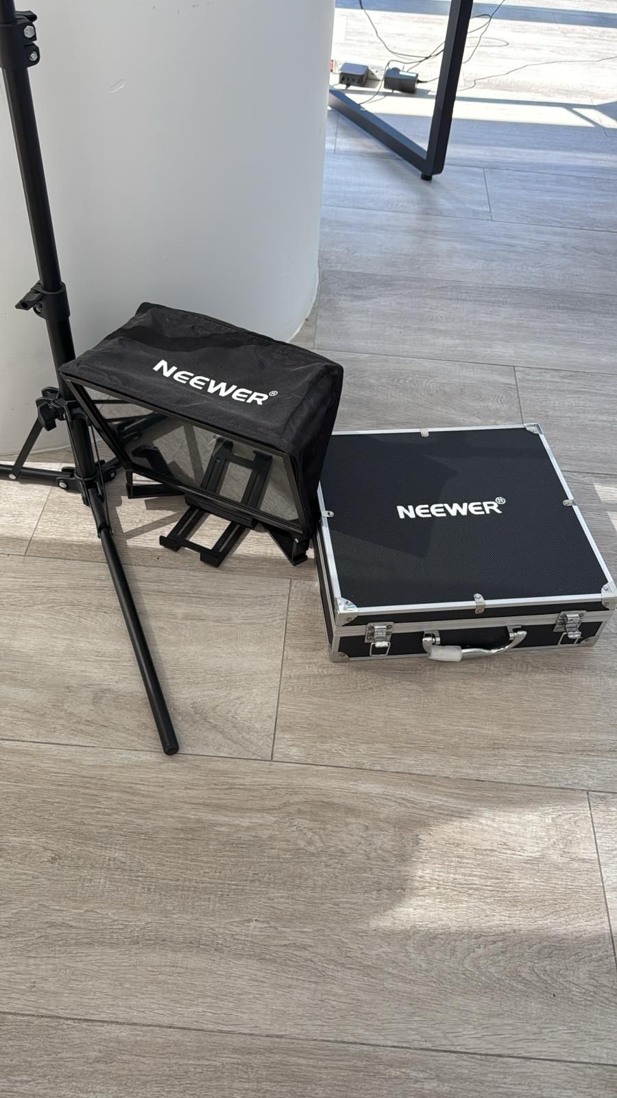 Neewer teleprompter