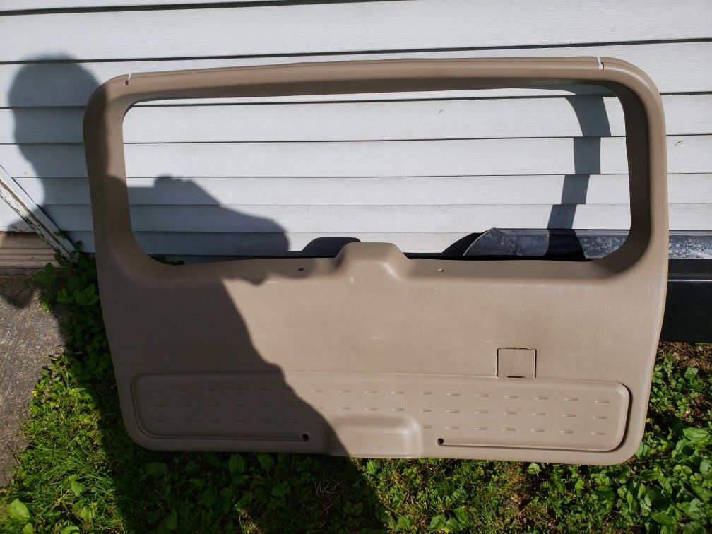 Jeep Grand Cherokee 99 - 2004 good shape interior hatch trim.