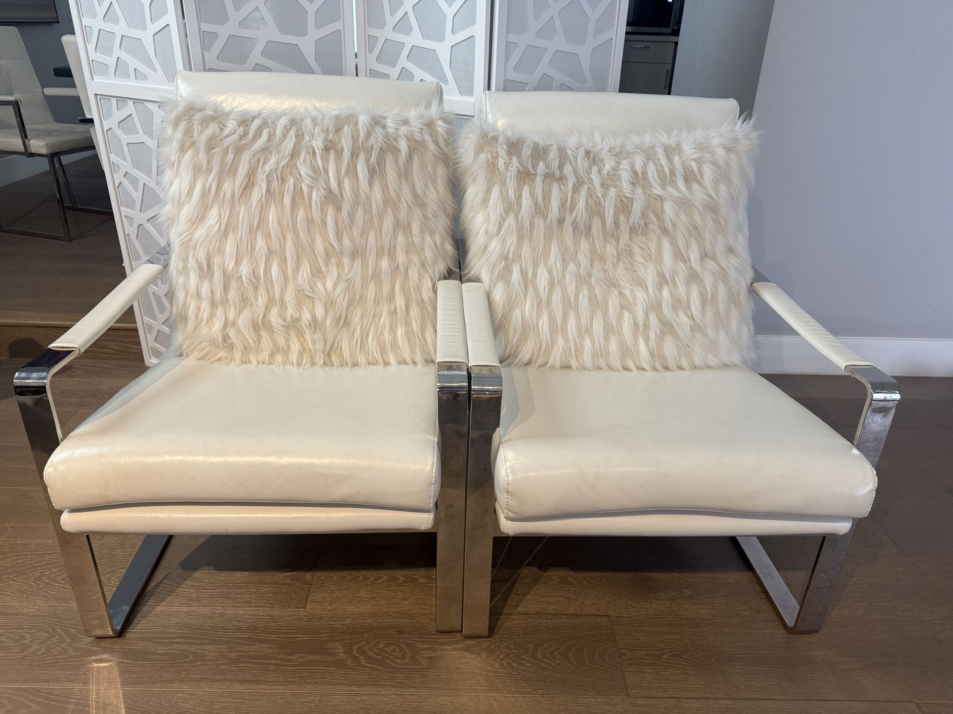 Set of 2 White Couch Large Chair With FREE Fur Pillows