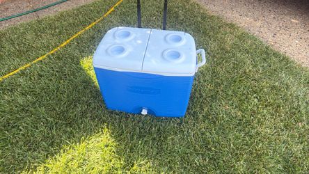Rubbermaid cooler Box