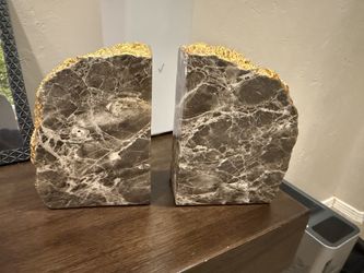 Plastic stone book ends