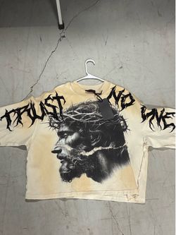 Trust no one cropped Tee