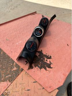 Triple gauge pillar pod