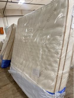 Saatva mattress *NEW*