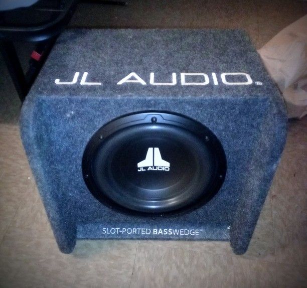 JL Audio 10" Subwoofer BassWedgeâ„¢