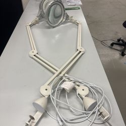 Daylight Magnifying Lamp – Esthetician / Lash Light – Adjustable Arm