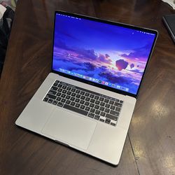 16 inch MacBook Pro - i7 - 32gb Ram Laptop