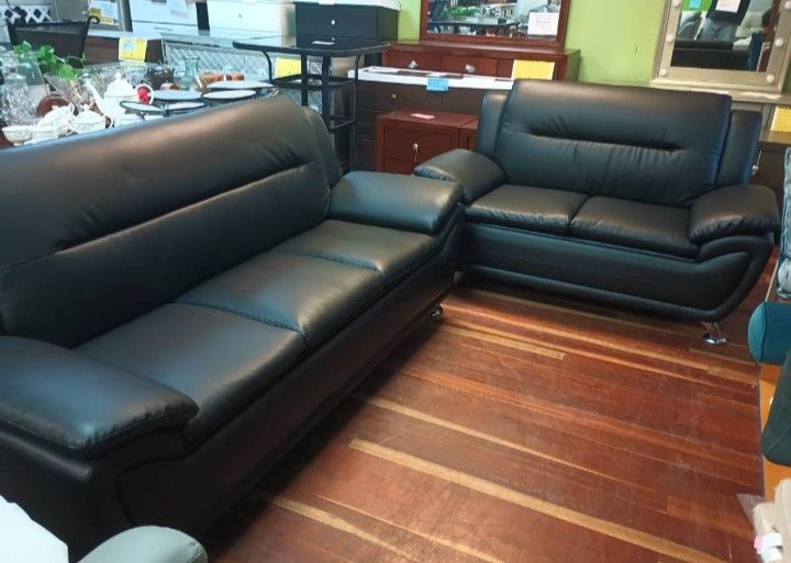 New Modern Sofa and Loveseat Set - Black 