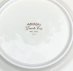 Fine China. 50 Piece Mikasa Grande Collection, Ivory Gold Tropez