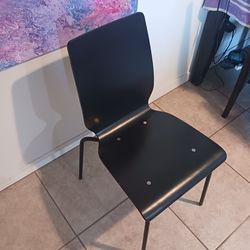 New clean black office chair asking $40 cash must pick up Broadway and apache buckeye az