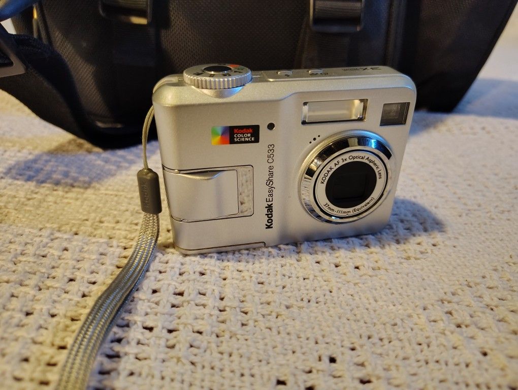 Kodak EasyShare C533 & Canon PowerShot SD800 IS + Accessories