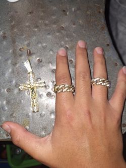 Fake diamond chain cross and 2 rings