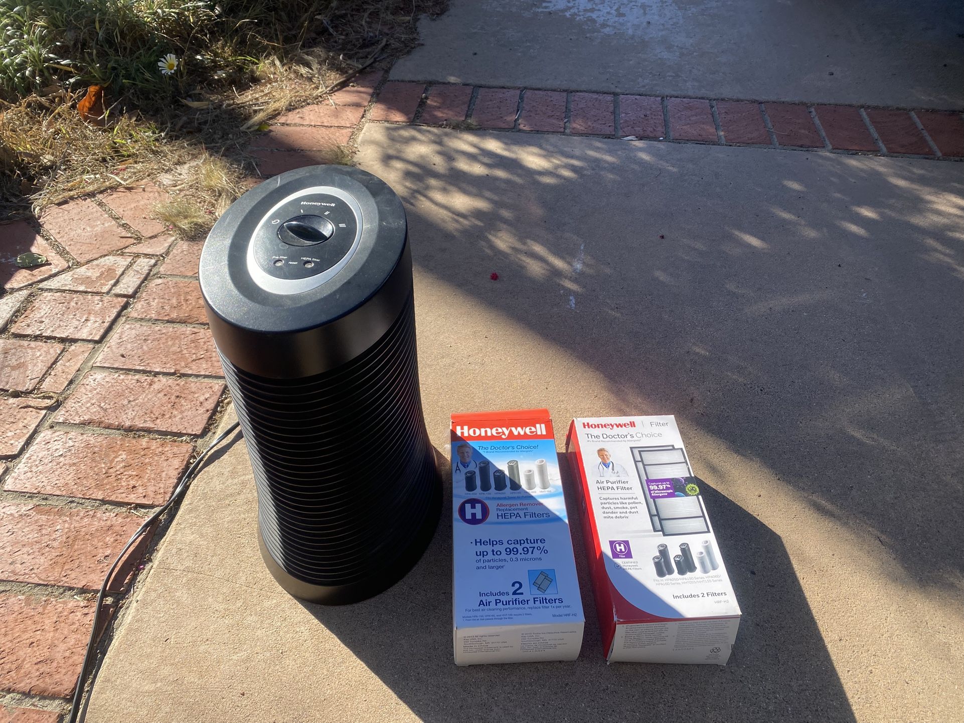 Honeywell Air Purifier And 4 H Filters