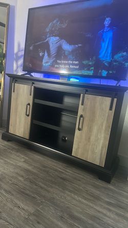 MAKE AN OFFER Tv stand/ entertainment center LIKE NEW