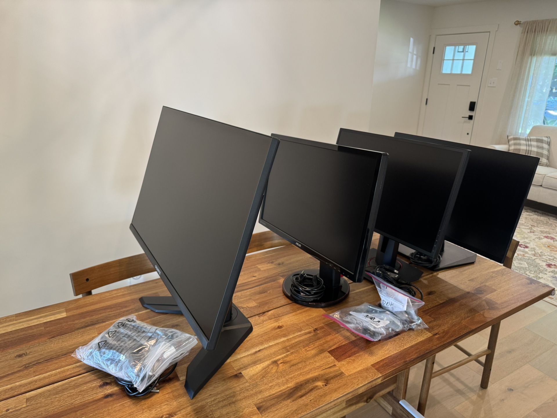 GIGABYTE M32U | ASUS VG248QG | ASUS VG248QE | ASUS VA27EHE | 3x Jarvis Single Monitor Arm | Amazon Basics Single Monitor Stand