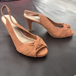 👠 Women’s Heels – Size 8