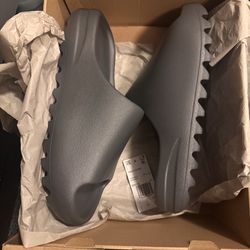 Yeezy Slides Size 11 – Brand New