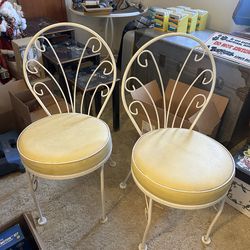 Outdoor patio chairs