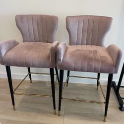 set of barstools/chairs 