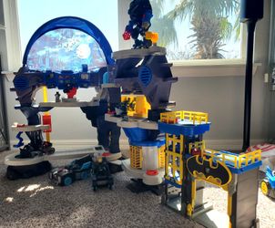 Imaginext Batcave, Vehicles and figures