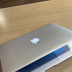 Apple MacBook Air 13” I5/8GB/256GB SSD $200